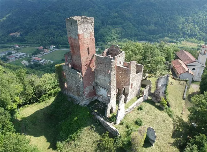 Castello di Nucetto- veduta drone